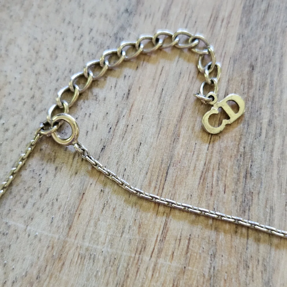 Elegant DIOR Gold Necklace with Interlocking Pendant - Picture 3 of 10